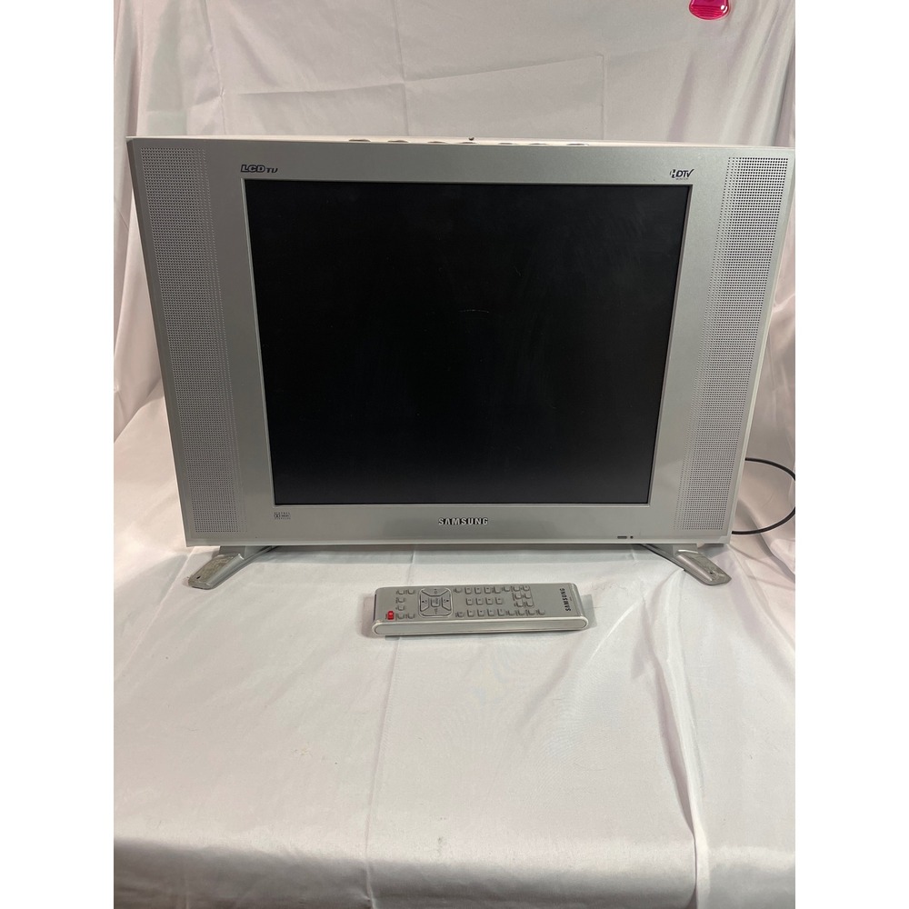Samsung LTN1765‎ 17" LCD TV Silver HDTV Retro Gaming Monitor with Remote 2003